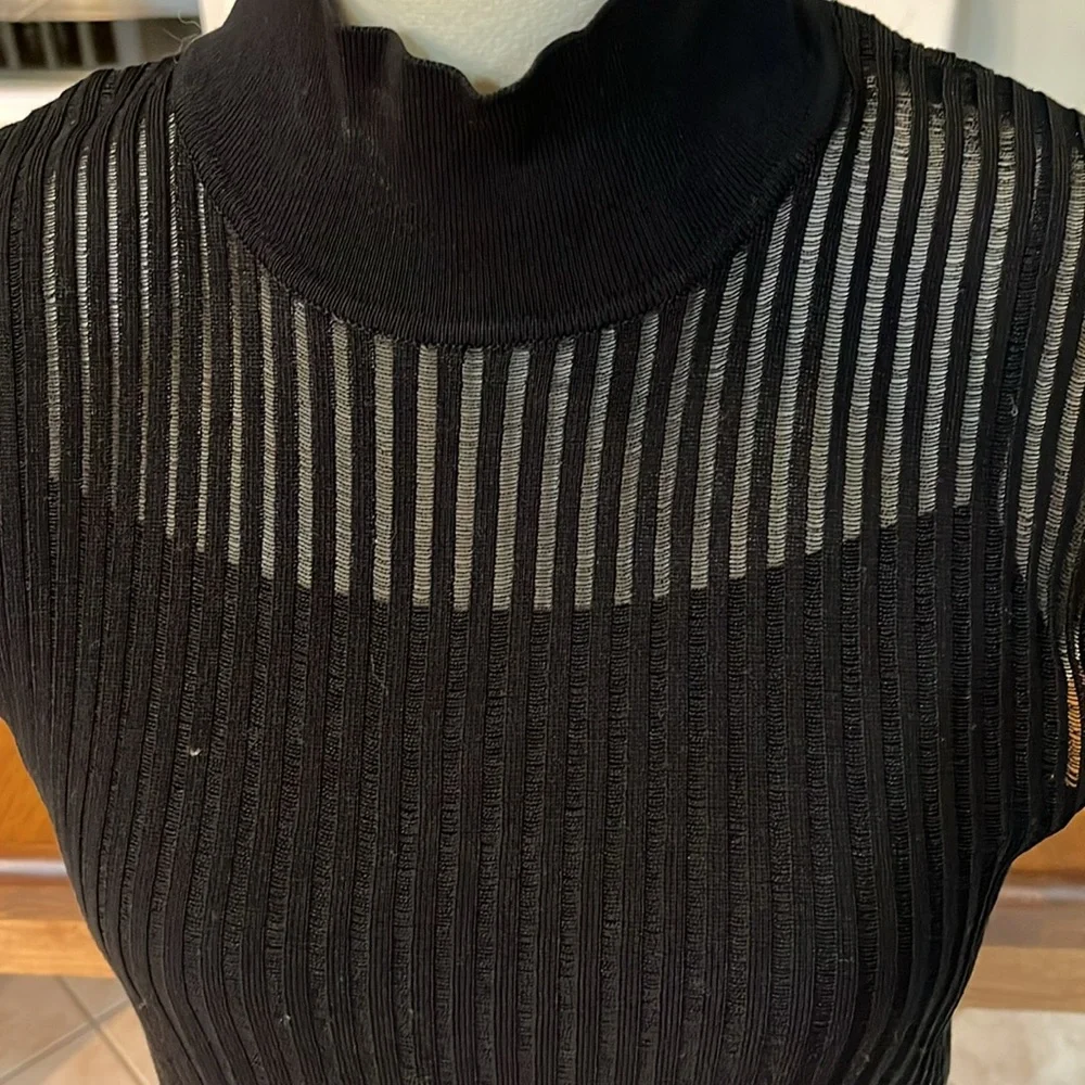 ESCADA - Picture 2 of 13